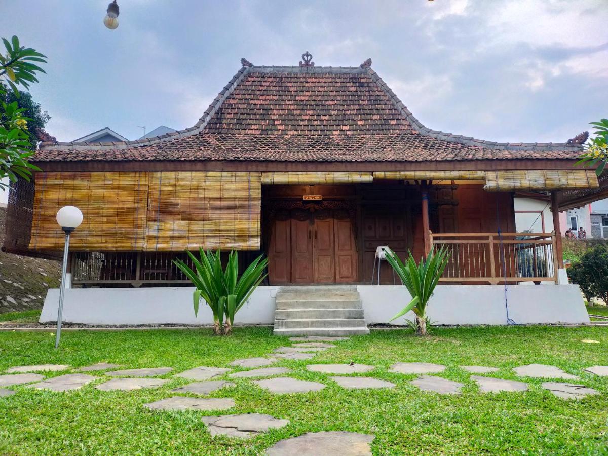 Joglo Kumpul Resort Cangkiran Exterior photo