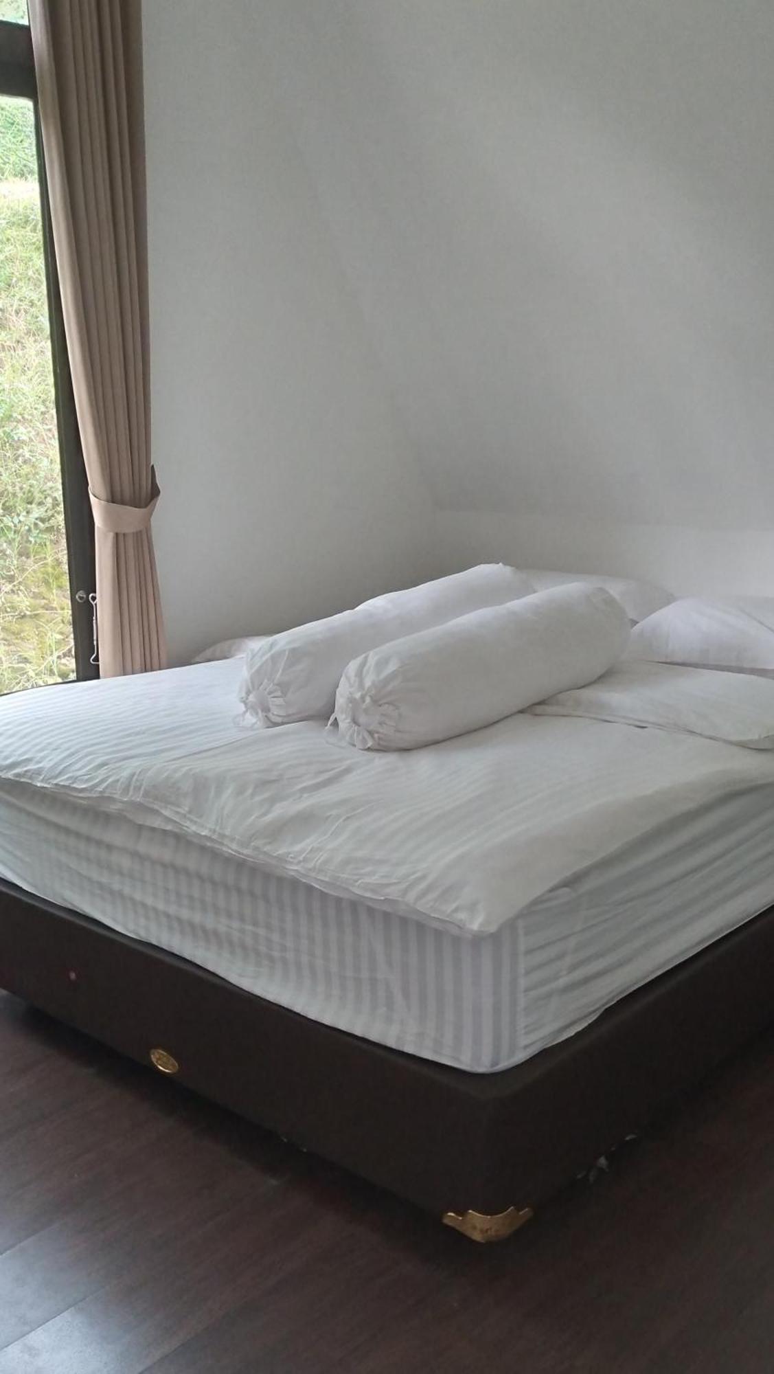 Joglo Kumpul Resort Cangkiran Room photo